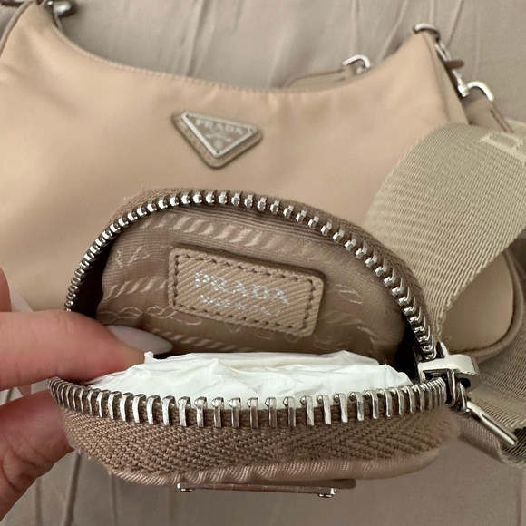 Authentic Prada Nylon Re-Edition 2005. Great condition - Picture 8 of 9